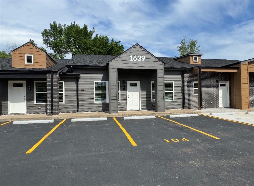 Welcome to Frisco Flats – a newly renovated 12-unit apartment community thoughtfully designed to offer modern comfort and convenience. Located just minutes from downtown Rogers, Railyard Bike Park, and Lake Atalanta, this prime spot also features the scenic Frisco Loop cycling route right at your doorstep.
Each spacious apartment showcases contemporary finishes and includes all major appliances—full-size refrigerator and in-unit washer and dryer included. Enjoy peace of mind with two assigned parking spaces per unit in a well-lit lot monitored by security cameras.
Multiple floor plans are available to suit your lifestyle. Lawn care, water, sewer, and trash service are all included in the rent, simplifying your move.
Make your move to Frisco Flats today and experience the perfect blend of style, function, and location.