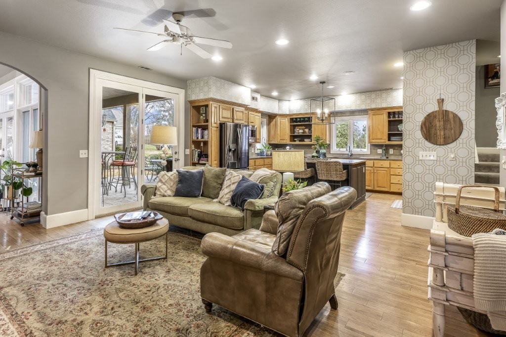 Acres Escondidos Rogers - Residential
