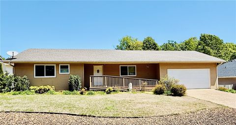 Photo of 3 Charing Lane, Bella Vista, AR 72714 (MLS # 1343756)