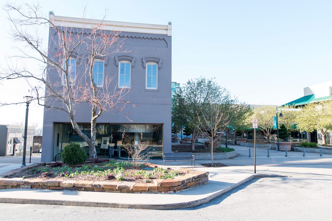 Professional office space on the historic downtown square. One room suites next to the the Town Center Plaza. Perfect for an established business or growing startup! Landlord provides utilities, Cox internet, janitorial services. Building amenities include elevator, kitchenette, conference rooms, work rooms, and more. Additional office suites available ranging from 130-1,200 square feet (m/l) and $350 - $2,250 per month.