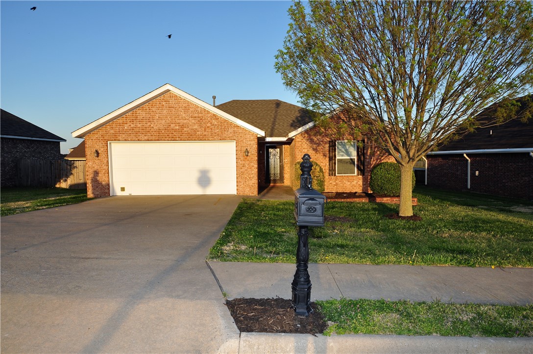 Super cute 3 bedroom, 2 bath, 2 car garage in Centerton. Great split floor plan design makes it feel very spacious. Great kitchen with pantry and large dining area. Brand new Dishwasher just installed and a new roof in 2020. City park very close by or enjoy this summer on your large deck in your own backyard!