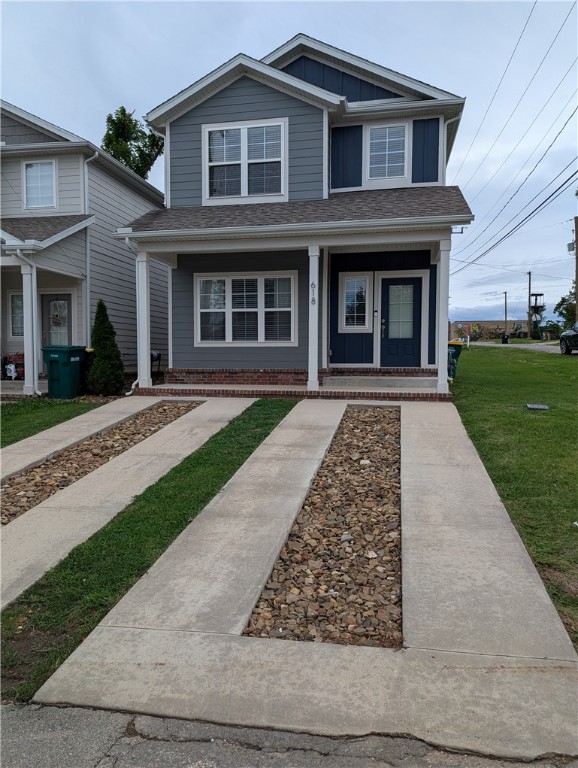 Come check out this Craftsman-style rental in Downtown Rogers. Close to all the happening places. Walking distance to all the downtown restaurants, shops, parks, and bike trails! This 3 bed 2.5 bath rental includes granite countertops, walk-in closets, and a flat fully fenced backyard.
