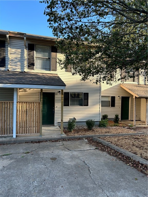 Cosmetically updated 2 bedroom, 1 1/2 bath, with 2 living areas. Granite counter tops, vinyl plank flooring, and the refrigerator is included. Washer/Dryer hookups available. This is a 3 level Townhouse.
The second living area is in the walk out basement. Small pets are negotiable with a refundable $250 pet deposit. Rents for $1275 per month with a $1275 Security Deposit.
