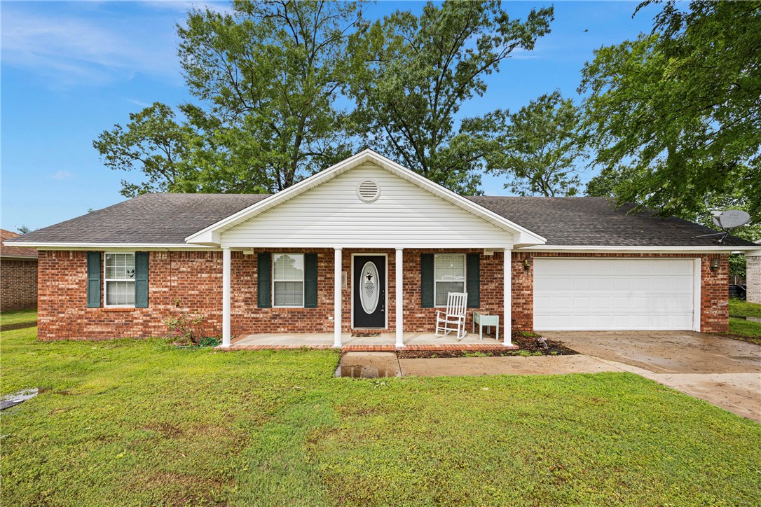 New Listing in Pottsville School District. This well-kept 3 bedroom, 2 bathroom home offers the perfect blend of small-town charm and convenient living. Located just minutes from local schools, restaurants, and shopping, you’ll enjoy the peace and community feel of Pottsville while staying close to the amenities of nearby Russellville. Highlights include:– New HVAC system installed in 2024
– Kitchen Appliances are less than 2 years old– Functional layout with great natural light. Whether you're buying your first home or looking to simplify your lifestyle, this property is move-in ready and full of potential.