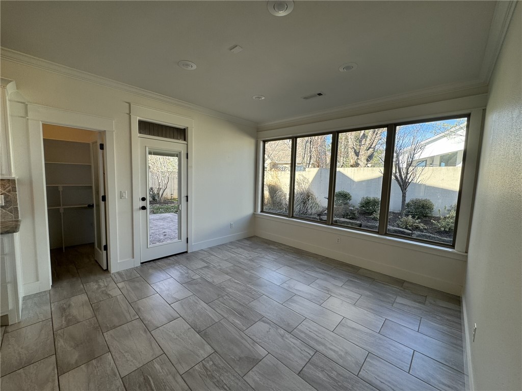 Pinnacle Town Homes Rogers - Residential Lease