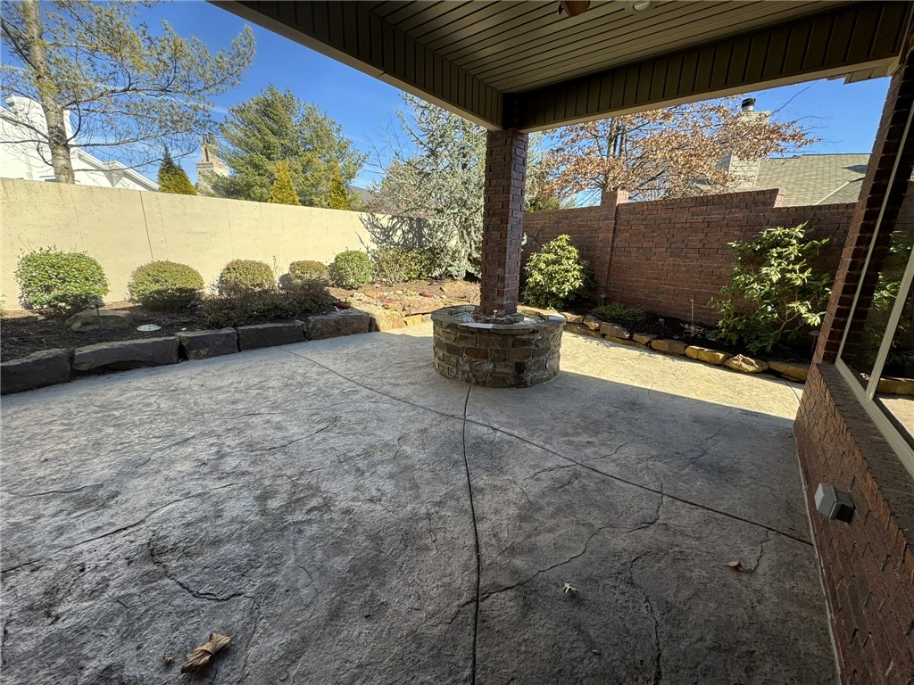 Pinnacle Town Homes Rogers - Residential Lease