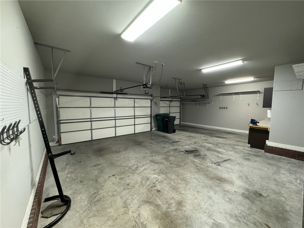 Pinnacle Town Homes Rogers - Residential Lease