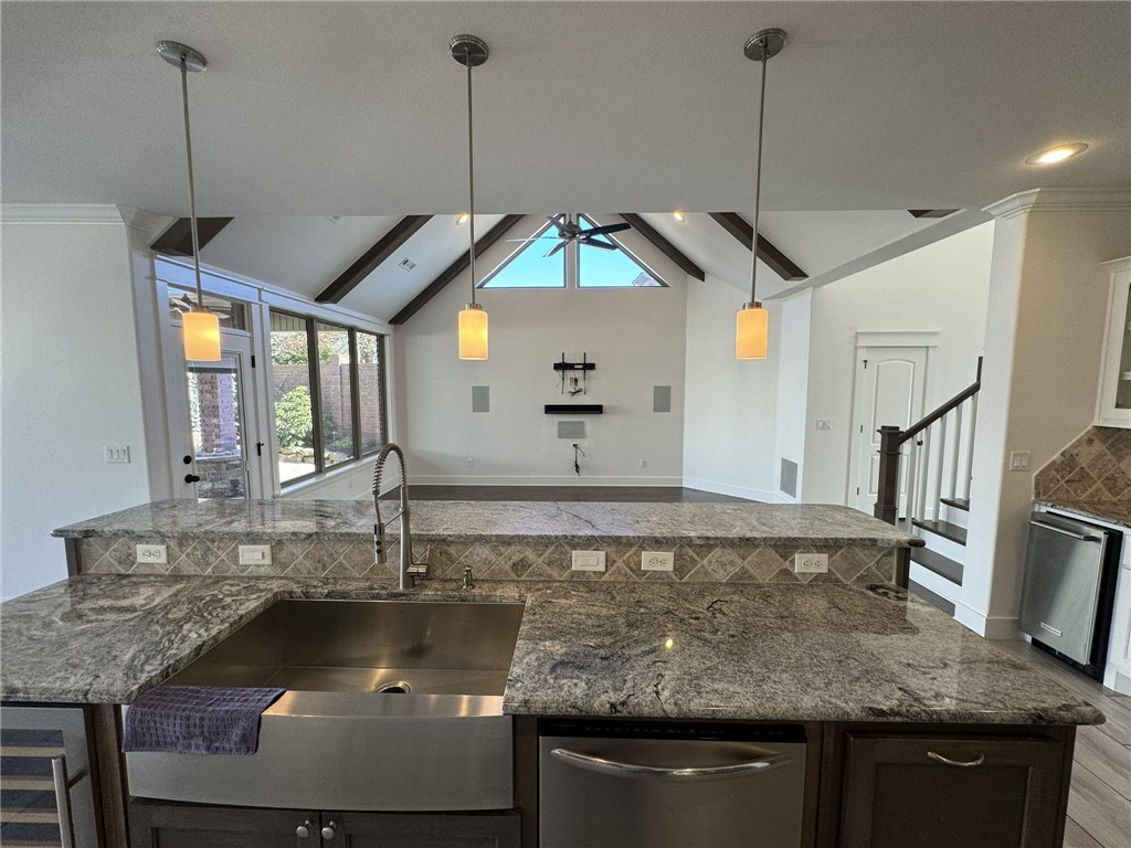 Pinnacle Town Homes Rogers - Residential Lease