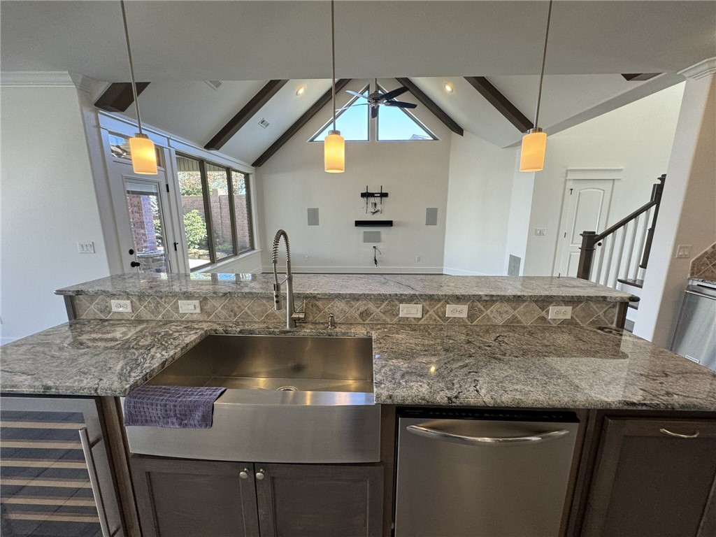 Pinnacle Town Homes Rogers - Residential Lease