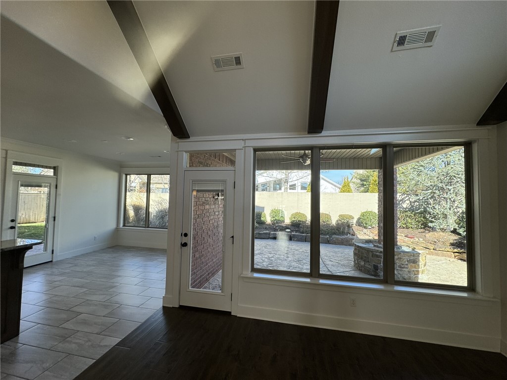 Pinnacle Town Homes Rogers - Residential Lease