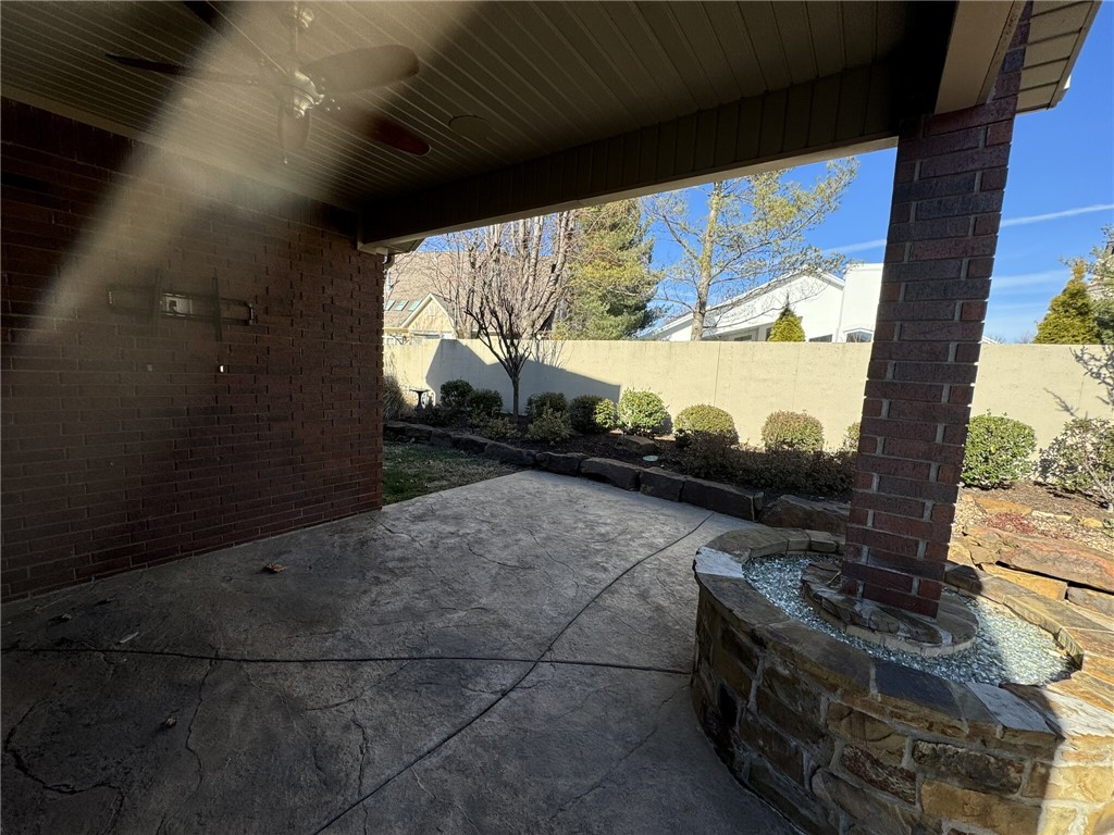 Pinnacle Town Homes Rogers - Residential Lease