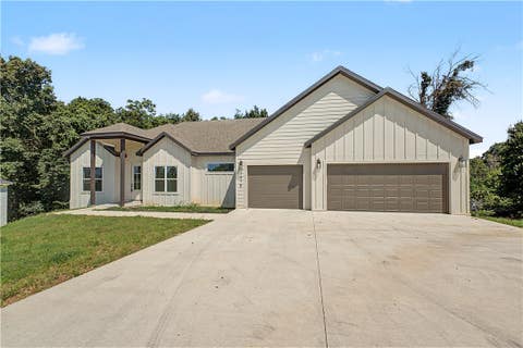Photo of 1975 Collins Drive, Pea Ridge, AR 72751 (MLS # 1354918)