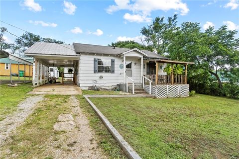 Photo of 515 Broadway Avenue, Yellville, AR 72687 (MLS # 1352314)