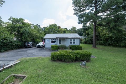 Photo of 1722 N Gregg Avenue, Fayetteville, AR 72703 (MLS # 1341479)