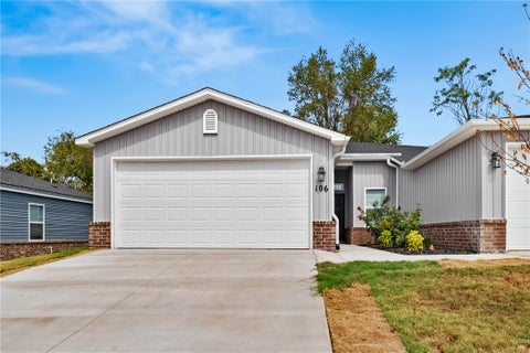 Photo of 106 NW 67th Avenue, Bentonville, AR 72713 (MLS # 1362675)