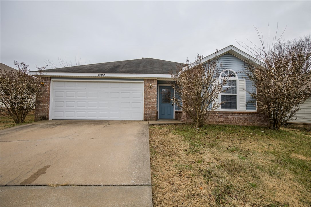 Great Location!!! Close to Walmart Home Office. 3 Bedroom 2 bath home has split floor plan, main living area has vinyl plank flooring, and gas fire place in living room, master has separate whirlpool tub and shower, large walk in closet. Fenced back yard.
