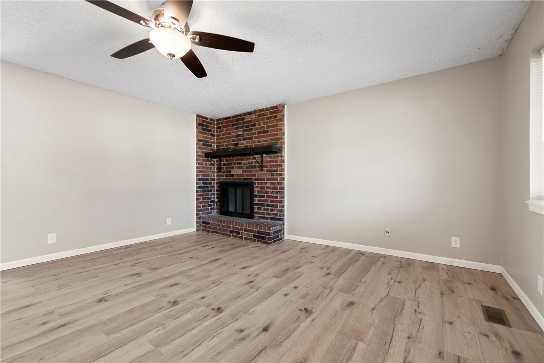 Golden Acres Ph 1 Rogers - Residential Lease