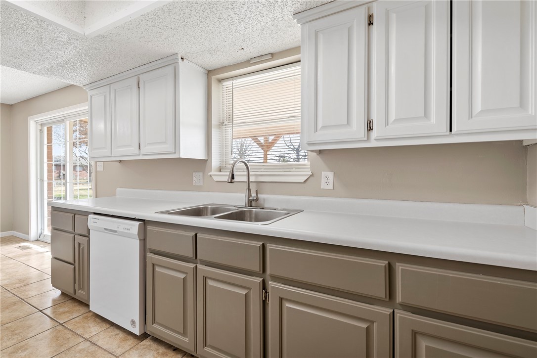 Golden Acres Ph 1 Rogers - Residential Lease
