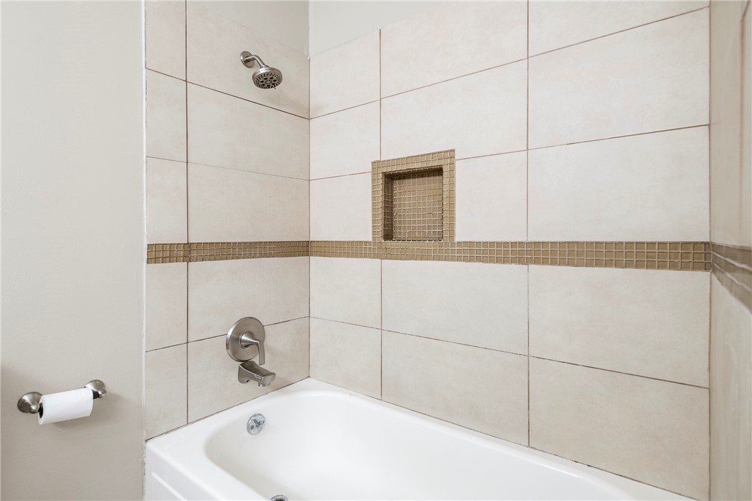 Golden Acres Ph 1 Rogers - Residential Lease
