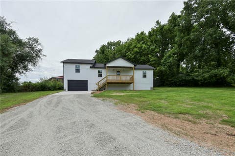 Photo of 606 Old Exeter, Cassville, MO 65625 (MLS # 1352408)