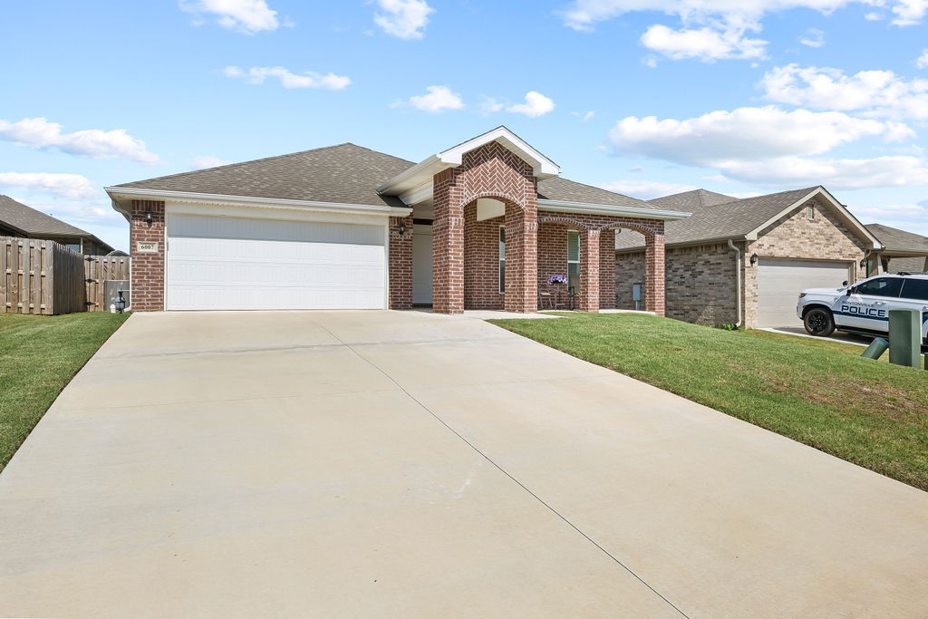 Private landlord. Applicants will be considered on a first come first serve basis.
Beautiful east facing 3-bedroom, 2-bath home. Featuring open-concept layout, 10-foot ceilings and wood-look tile floors in the main living area. Split floor plan, tons of storage, large covered back patio and refrigerator included. Walkable neighborhood with dog park. Country setting yet just 10 minutes to XNA and 20 minutes to downtown Bentonville.
