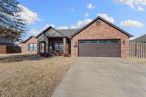 Photo of 212 Sussex Avenue, Lowell, AR 72745 (MLS # 1333009)