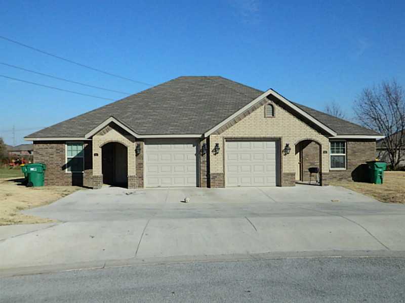 19 duplexes built in 2013 (38 total units) 97% OCCUPIED!! Features include 3BD/2BA & 1 car garage. These duplexes are in a good location and within close proximity to the new Bentonville High School.