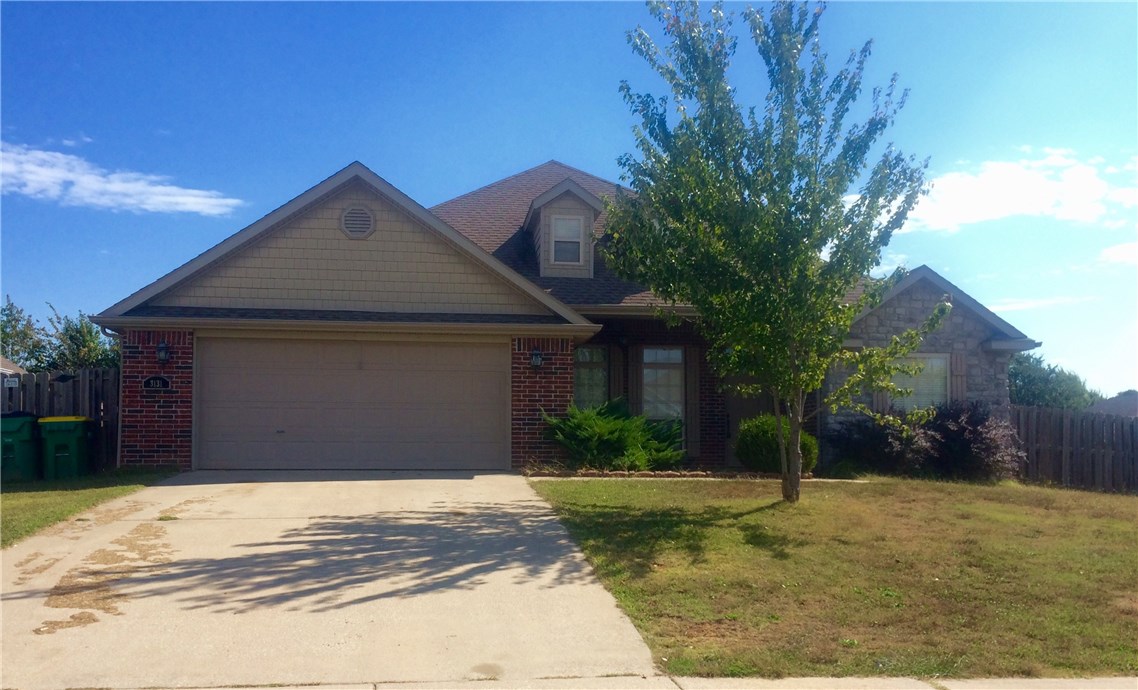 4 bed, 2 bath, home for rent. Over 2,000 square ft., granite counters, walk in closet, fenced yard, and formal dining. Pets allowed with additional pet deposit.