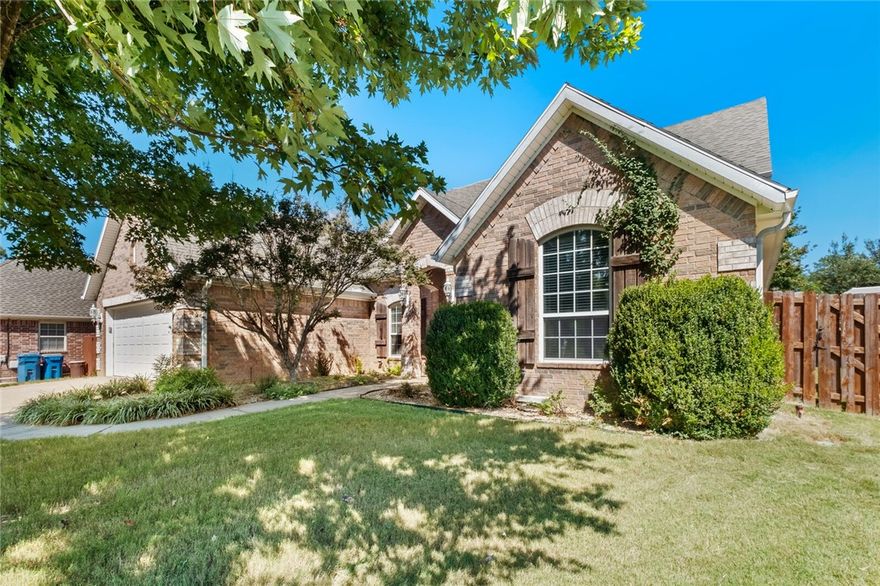 PRIME LOCATION! This might be your last chance to move in on the doorstep of 8th Street Gateway Park. Nestled between Gateway and Coler Creek, this 5-bedroom, 3.5-bathroom home offers 3,011 sq ft of living space, a split floor plan, large primary suite and three additional bedrooms on the main level. 
Downstairs, the eat-in kitchen features updated countertops and appliances, complemented by new lighting fixtures, handscraped hardwood floors and tile, while the upstairs bedroom and bonus room have new carpet and a waterproof pad.
The garage features a 6-person storm shelter, and the roof is 2022 age, with impact resistant architectural shingles and metal valleys giving ultimate peace of mind.
East-facing backyard that is shaded from the afternoon sun, ideal for gardening or play. Situated on a quiet cul-de-sac, this home is within walking distance to two neighborhood access points of the Applegate Greenway, Coler Creek Preserve, and only 5 short minutes from downtown. Bentonville West zoned. Agent owned.