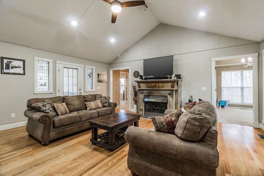 Beautiful home nestled in the Ozarks, 1 mile from Beaver Lake boat launch in Prairie Creek, have all the lake anilities without the expense and upkeep.  Home has tones of space to offer, 3 spacious bedrooms on the main floor with a split floor plan, eat in kitchen and formal dining room, Private office above the large owners suite.  The downstairs with endless potential of bedrooms, entertainment rooms, home schooling area, at home gym, home office, split family suite, you choose!  Three recreation rooms, with a projection entertainment screen, and a full Safe room!