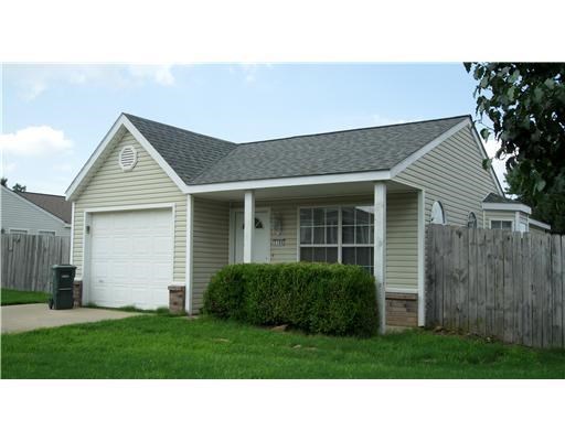 Well-kept 2 bedroom 2 bath rental in the heart of Fayetteville, minutes form the uofa, walking distance to Iams Dog Park. New ceramic floor in kitchen, wood laminate in living room. Great outdoor space with covered patio to enjoy the spacious fenced yard. Pets allowable with a pet deposit.