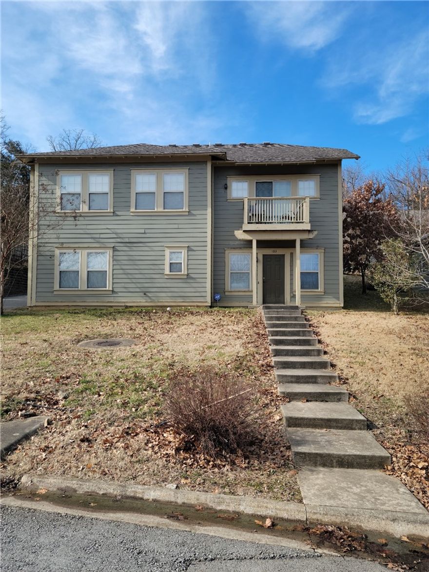 Nice town house in E Fayetteville. Home features. 1 Bedroom, 1 Bathroom all appliances, granite countertops, nice finishes, large living room, large laundry area & big master closet. Hurry this won't last long.