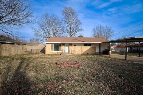 Photo of 604 Mitchell Avenue, Lincoln, AR 72744 (MLS # 1336495)