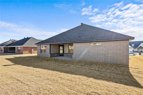 Single Family Residence in Prairie Grove AR 932 Petit Jean Street 20.jpg