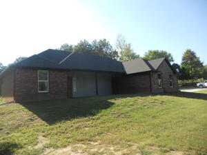 3BR 2BA all brick home, open floor plan, 10 foot ceilings, 40x40 shop with office area. 18.53 acres, very nice private setting.