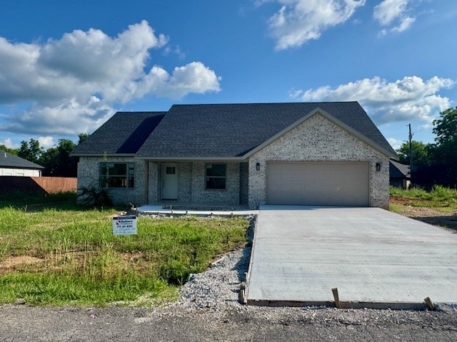 Brand new construction convenient to I-49. Two bedroom, 2 bath single family home with an office space. Lots of upgrades to include custom cabinets, granite, fireplace, walk in closet and privacy fence. This one won't last long.