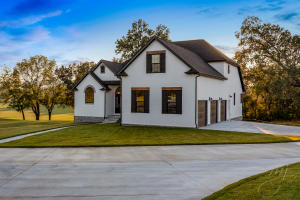 Beautiful new home in Savannah. This quality built home with spacious floor-plan sits on a large lot (2.7 acres) and includes many upscale amenities,. Large windows for lots of natural light, Soaring ceilings in the main level which includes kitchen, living room, dining room very nice master suite and large office. The garage is huge (3 car). Upstairs, you will find two more bedrooms , den area and bath. The lower level has a large family room, bedroom and full bath plus plenty of storage and a garage for lawn equipment, You will love the craftsmanship and attention to detail in this premium home. ! Sq footage and room sizes approximate.