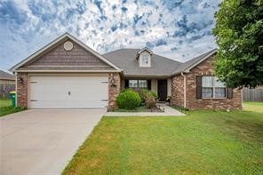 Walk to Bentonville West High School from home. Great split plan lay-out with vaulted ceiling in living room. Beautiful cabinets in large eat-in kitchen. Jacuzzi tub, shower in master bath, and large walk-in closet in master suit, privacy fence around back yard with patio, landscaping in front yard. This is a great property for your next rental.