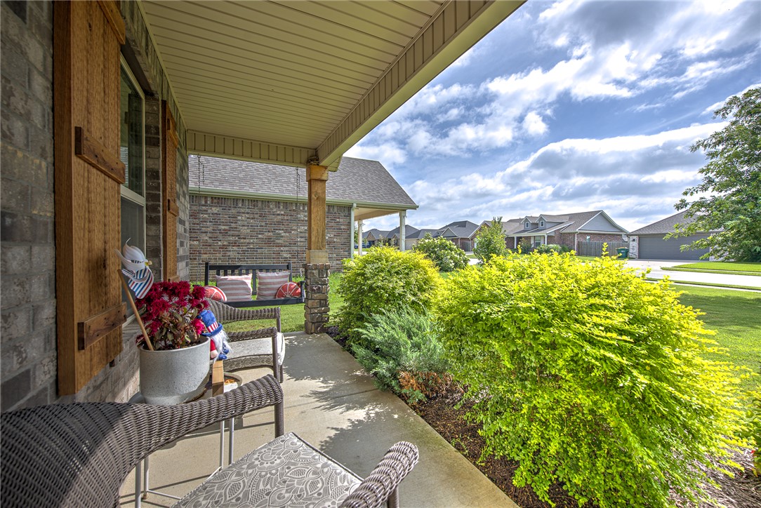 Photo 1 of 33 — 951 Trailwood Street, Tontitown, AR 72762