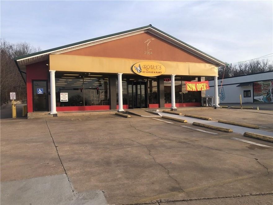 Public Remarks: Incredible high traffic retail location, has it's own stop light into parking lot, superb visibility. Great for a boutique, florist, retail business or high visibility office. All utilities paid except cable.