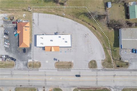 Photo of 925 & 929 S Neosho Boulevard, Neosho, MO 64850 (MLS # 1338705)