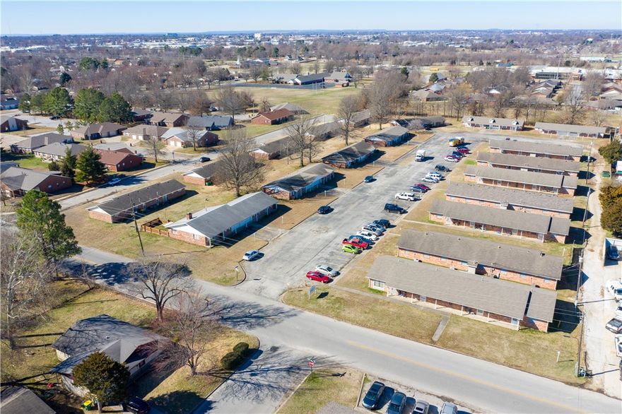 Moore Apartments are centrally located in the heart of Northwest Arkansas within close proximity to Tyson Foods Headquarters, Northwest Health Hospital and Sam's Club Corporate Call Center.  Easy access to Hwy 412, 71-B and I-49.