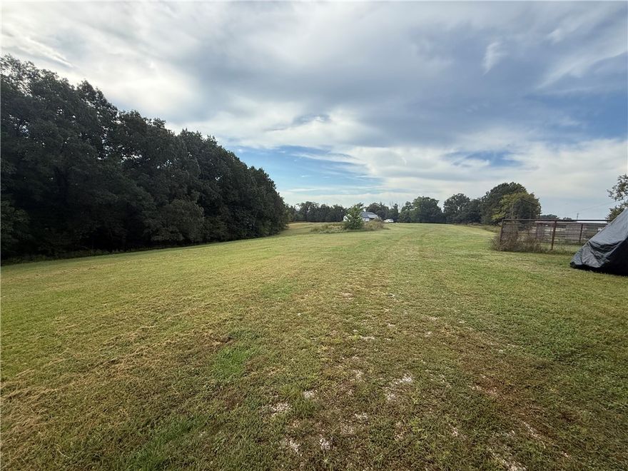 RARE OPPORTUNITY - 3.1 acre buildable lot with utilities already in place! Save thousands in development costs and months of wait time with electricity and water connections on site.
PROPERTY HIGHLIGHTS: 3.1 acres of prime buildable land
Electricity ON SITE
Water ON SITE
Approved soil test report for 3-bedroom home, in hand!
Ready for immediate construction
ONLY Restriction: No mobile homes
Peaceful country setting with privacy
Prime Springdale location
LOCATION: Convenient, rural Springdale location w/ easy access to all Northwest Arkansas amenities, shopping, dining, and entertainment.
BUILDING ADVANTAGES: Finding buildable land with utilities already installed is exceptionally rare. This property eliminates typical development delays and expenses, allowing construction to begin immediately. Potentially eligible for USDA/RD financing with zero down payment options.
COMPLETE BUILD SERVICES AVAILABLE: This property can also be BUILD TO SUIT. Inquire for more details on this process.
