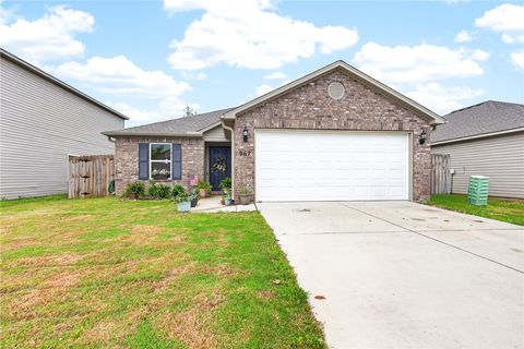 Photo of 967 E Sparrow Circle, Fayetteville, AR 72701 (MLS # 1343359)