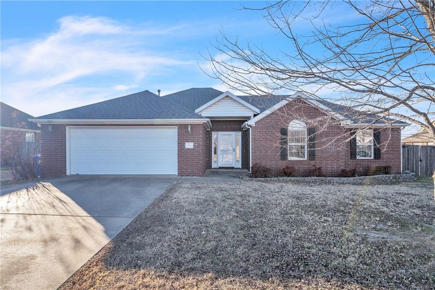 Comfortable and inviting, this home offers a highly livable split floor plan with thoughtful updates throughout. Fresh paint, carpet, granite kitchen countertops, cathedral ceiling, built-in cabinetry, walk-in closets, HVAC new in 2022, Hot water heater, fridge/washer/dryer all convey and new in 2023. Incredible primary suite impresses with spacious sitting area and spa bathroom that includes a corner whirlpool tub. Ideally located in the heart of NWA! Move-in Ready! Call for incentives and come see this beautiful home Today!