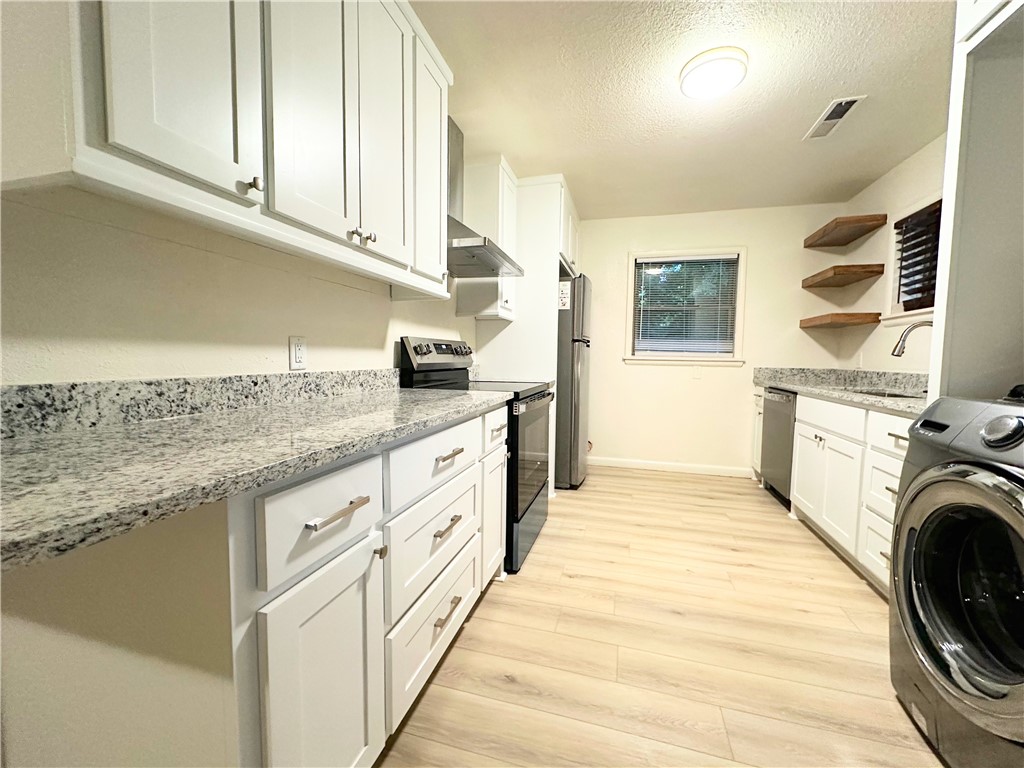 Freshly remodeled 2 bedroom, 1 bathroom, 800sf apartment located in a quiet, peaceful neighborhood at the base of Mt Sequoyah. Brand New LVP flooring throughout, brand new kitchen cabinets/granite counter tops, new appliances (electric range, vent hood, dishwasher), and brand new bathroom vanity/counter/toilet/vent fan-light). New windows, new central Heat & Air, and refrigerator just a couple years ago. This unit is one side of a charming, historic, brick duplex located at the base of Mt Sequoyah, near the historic district, and just a block from the 4 way stop at Mission Blvd and Maple Ave. Washer/dryer hookups (currently has stack washer/dryer). Walking/Biking distance from ONF, Historic District, Dickson St, Downtown Square/ Farmer's market, Wilson Park, UofA, and the Trail system, etc . **Application and current/recent credit report required from all prospective tenants.
