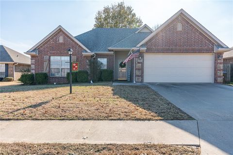 Photo of 1363 Red Oak Drive, Alma, AR 72921 (MLS # 1330231)