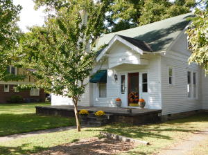 Immerse yourself in enduring quality and captivating charm. This beautiful home was built in times long past, but continues to appeal to the modern sensibility. A petite retreat smack in the middle of downtown dining and shopping, just a stroll away from the river bank. This home has stories to tell and an impeccable warmth and quality you can feel the moment you step inside. From the 12 FT ceilings to the hardwood floors, this home won't disappoint.