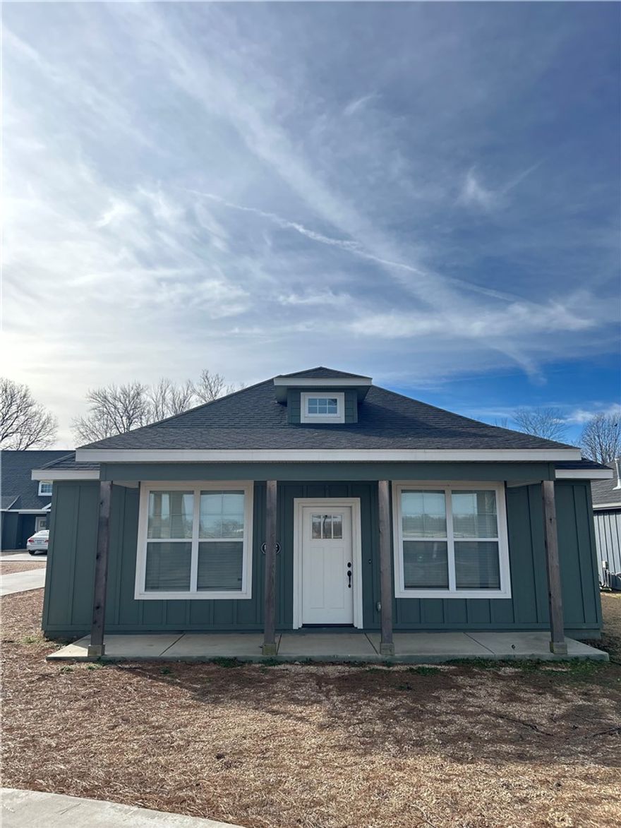 Beautiful newly built home, ready to call home immediately