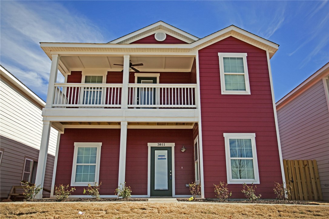 Like New energy efficient quality built craftsman style home. 3 Bedrooms 2 1/2 bath. Hardwood flooring in main living area carpet in bedrooms. Granite counters and Stainless appliances. Covered front porch Spacious primary bedroom large walk in closet and access to upper deck balcony. Rear entry garage, private side patio and landscaped yard. close to new Bentonville schools, shopping, parks and community center.